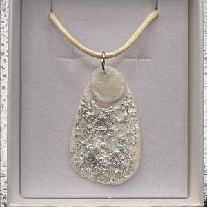 Elegant White Oyster Shell Silver Glitter Pendant Necklace